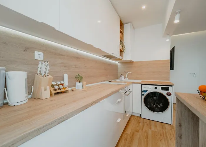 Avenue Center Sea Garden *