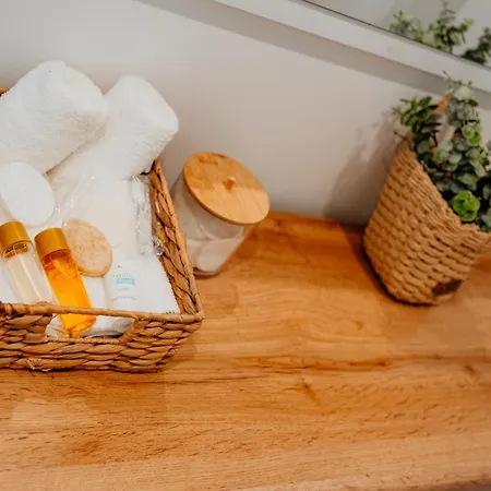 Avenue Center Sea Garden Warna