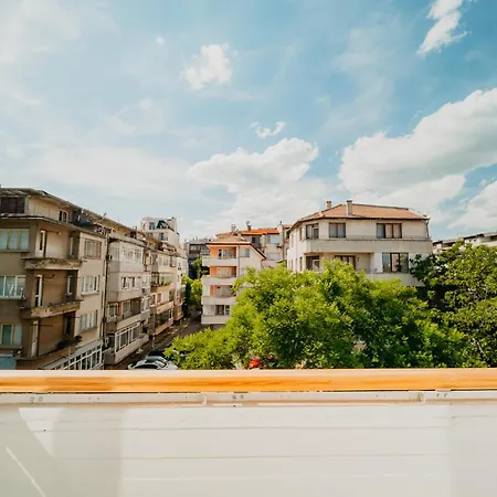 Avenue Center Sea Garden Apartment Warna