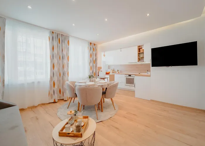 Avenue Center Sea Garden * Warna