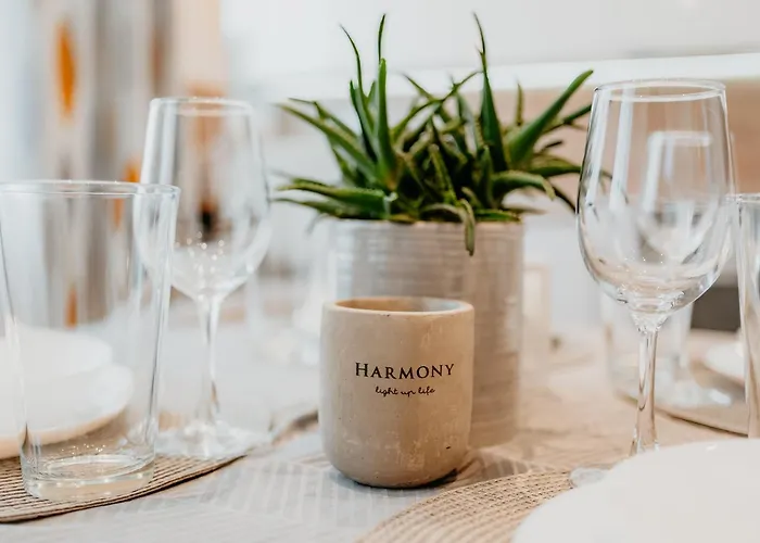 Avenue Center Sea Garden * Warna