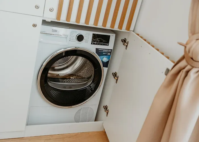 Avenue Center Sea Garden Apartment Warna