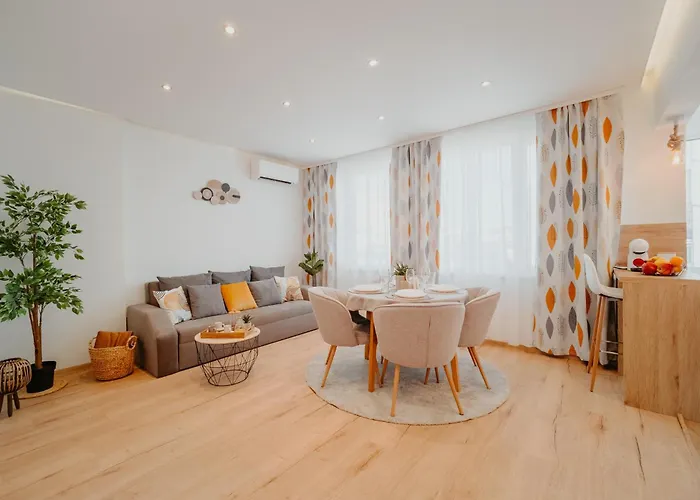 Avenue Center Sea Garden Warna