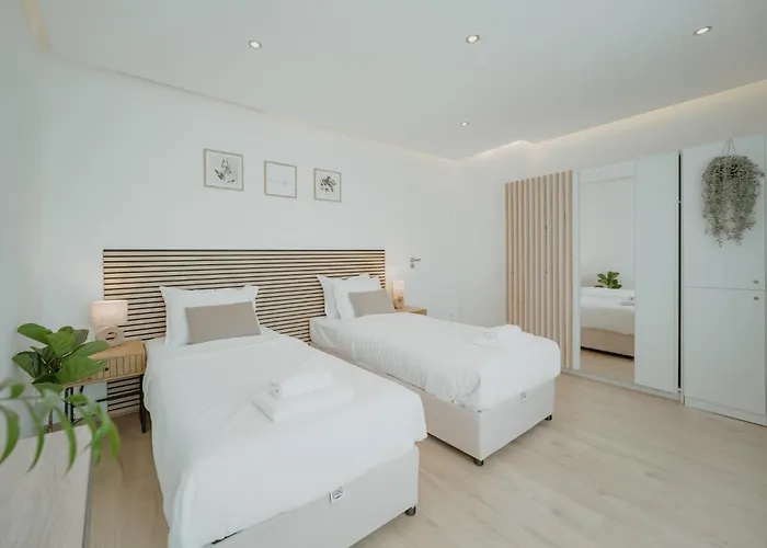 Avenue Center Sea Garden * Warna